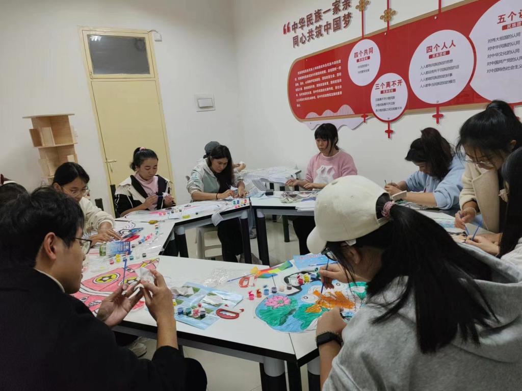 紙鳶舞晴空，藝術(shù)潤社區(qū)——我?！耙徽臼健睂W(xué)生社區(qū)成功舉辦紙鳶藝術(shù)體驗(yàn)活動(dòng)